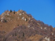 05 Zoom sul Monte Castello (croce) da Serina